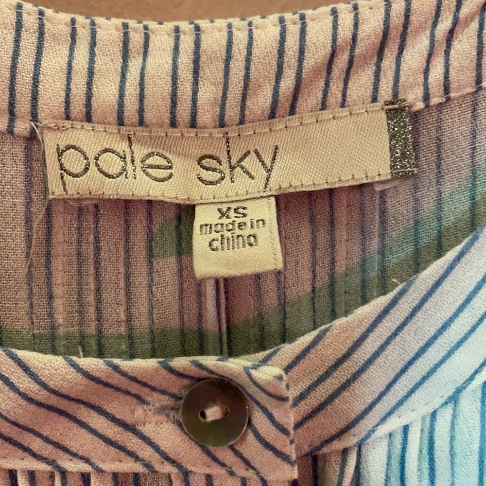 Pale Sky peasant blouse with high/low shirt tail hem - Picture 8 of 10